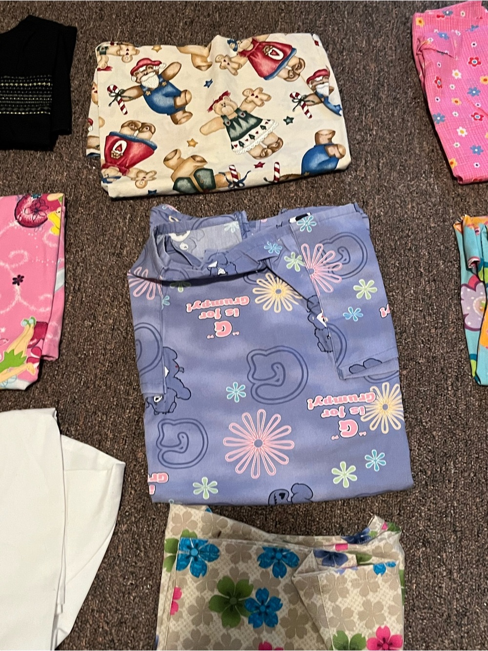 11 Scrub Tops Multicolor Floral Patterned Nurse Housekeeping Health Care Bundle - Picture 7 of 9